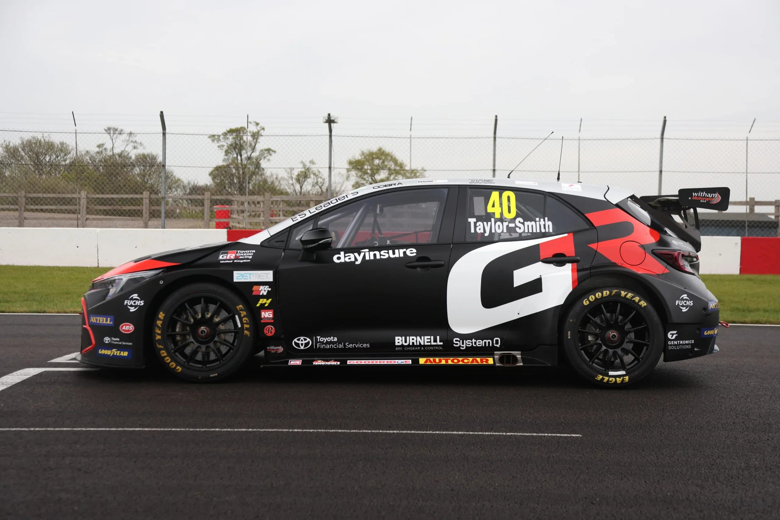 Árón Taylor-Smith: Ireland’s Touring-Car Leader Driving Success in the BTCC