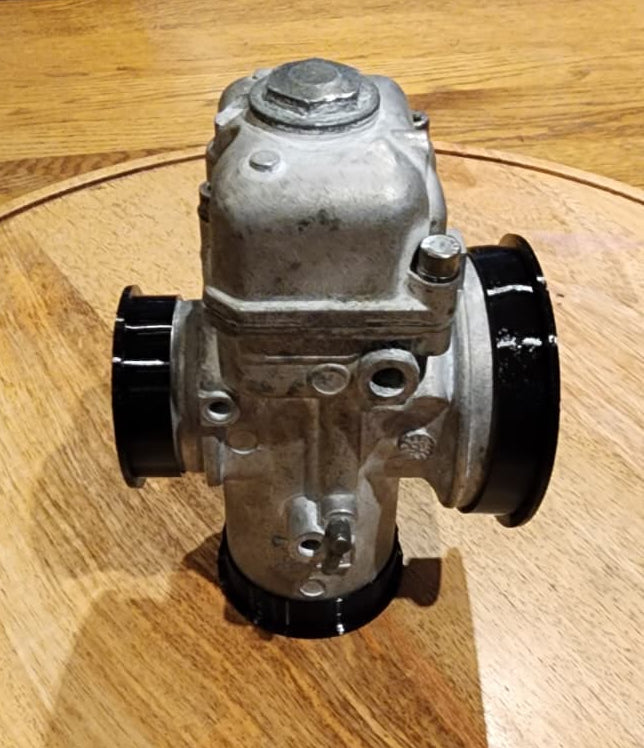 Fuel-resistant rubber carb bungs for Rotax kart storage and transport